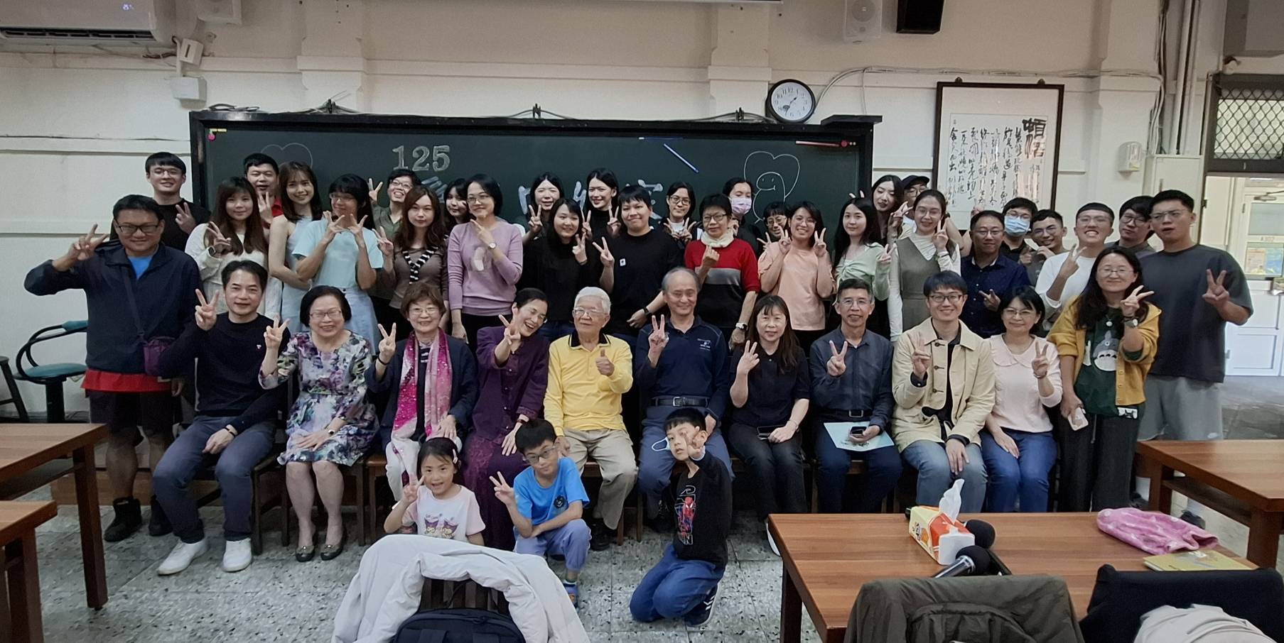 Alumni from the Department of Language and Literacy Education had a great time in the reunion party.