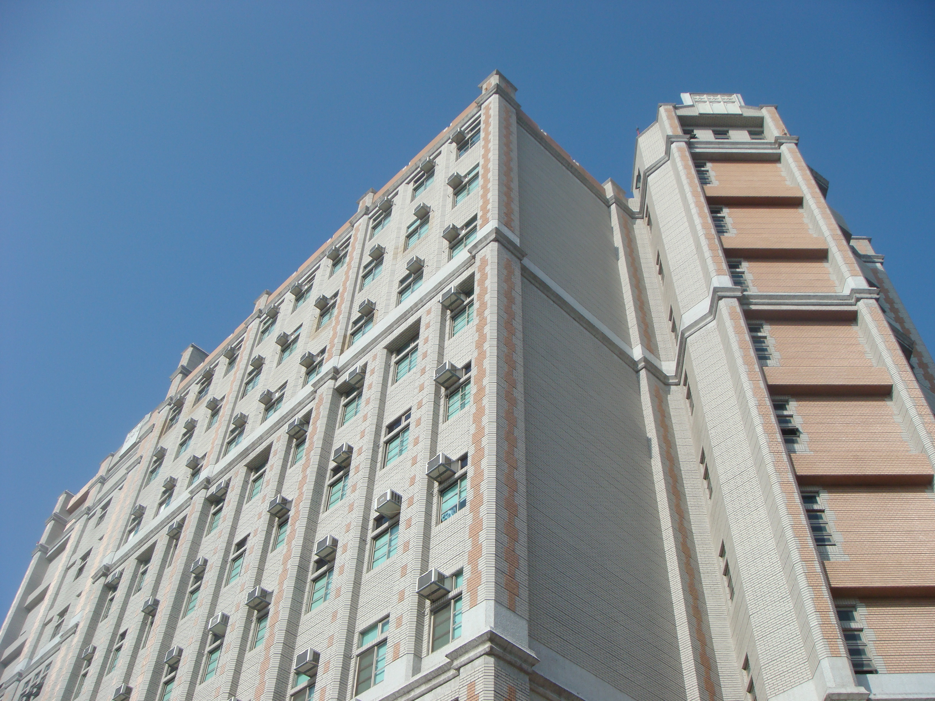 本校校務中心徵聘校務基金進用工作人員（校聘專員）1名