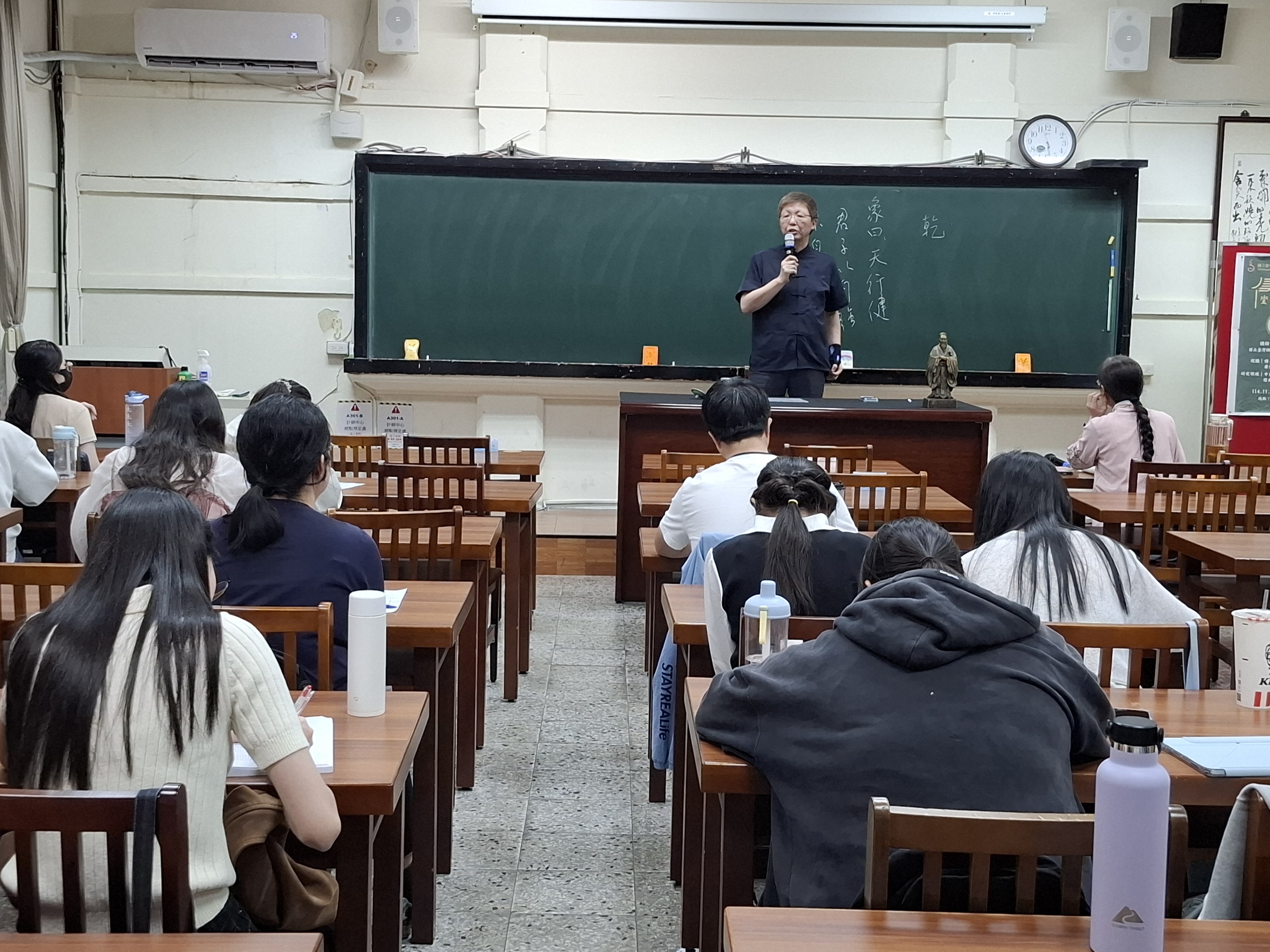 The thirteenth Session of Jixue Lecture Series Successfully Concludes with Professor DA-NING XIE as Guest Speaker